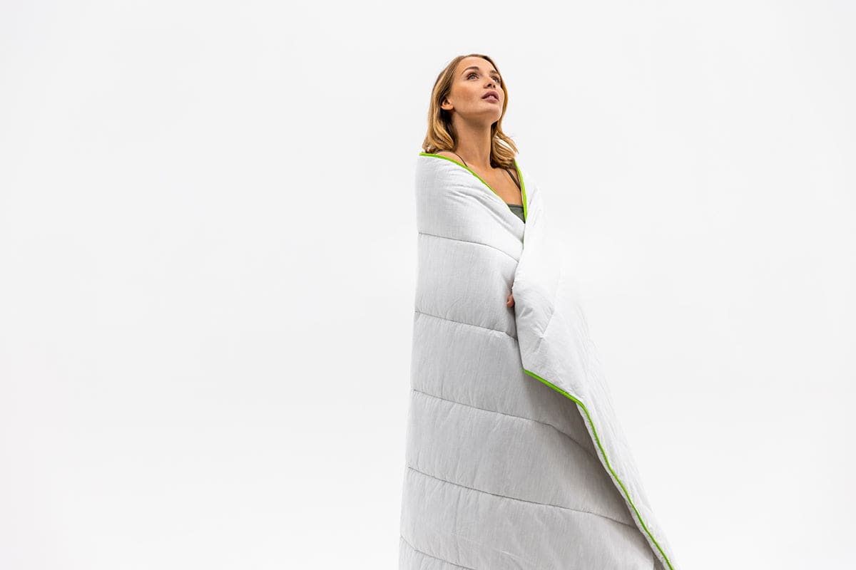 BLACKROLL RECOVERY BLANKET ALL YEAR 135 x 200 cm . Made of CELLIANT ® fibers