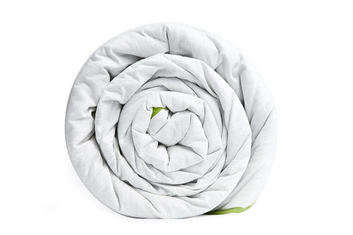 BLACKROLL RECOVERY BLANKET ALL YEAR 135 x 200 cm . Made of CELLIANT ® fibers